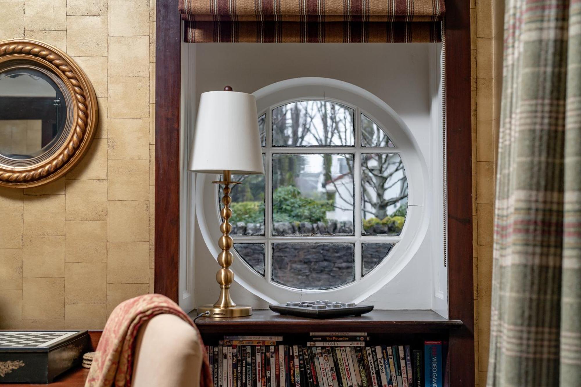Unique Arts & Crafts Home In アウキテラーダー エクステリア 写真