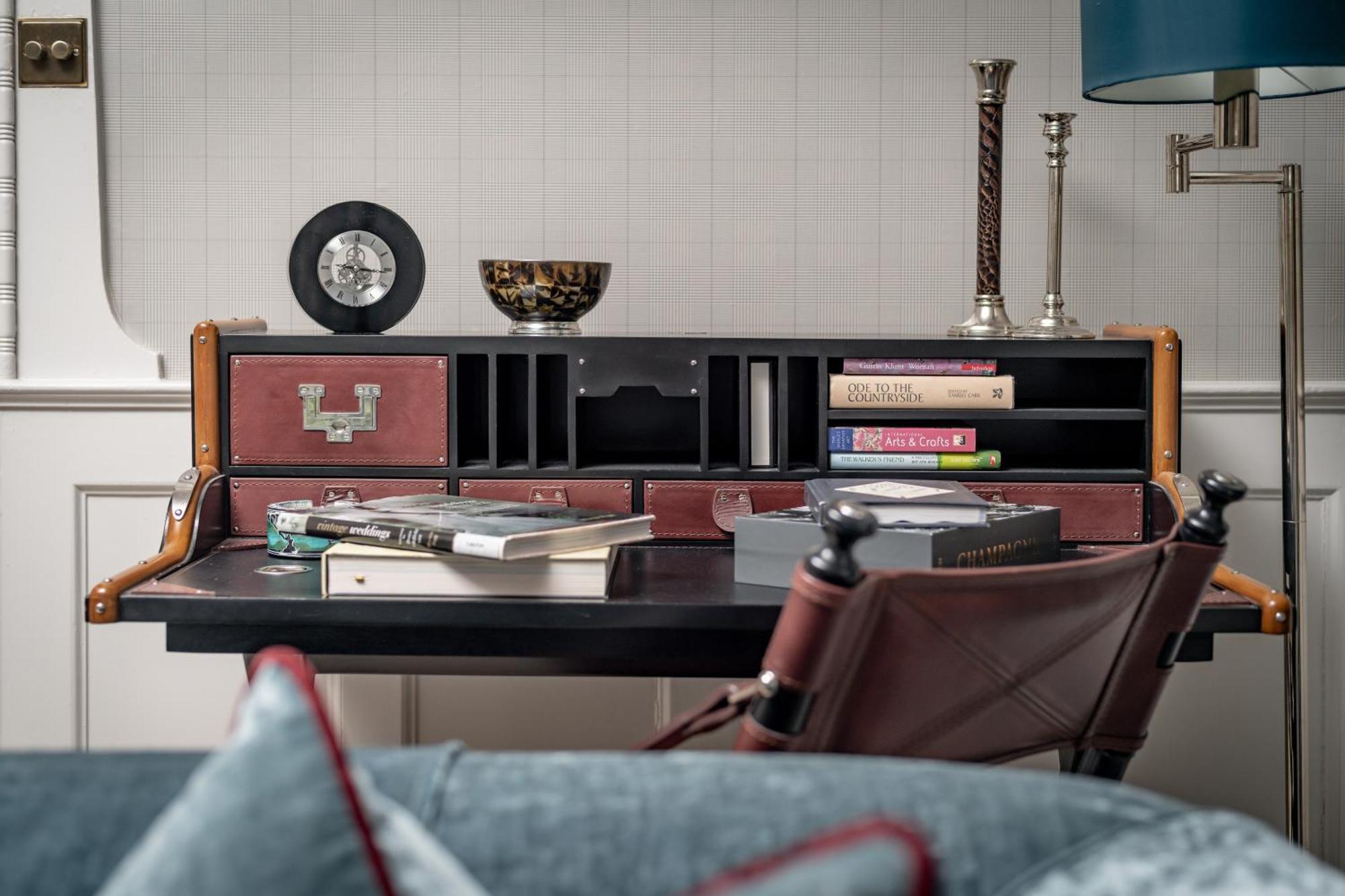 Unique Arts & Crafts Home In アウキテラーダー エクステリア 写真